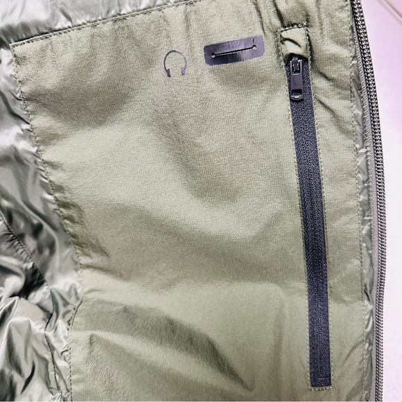 Uniqlo Seamless Down Parka - Picture 7 of 7